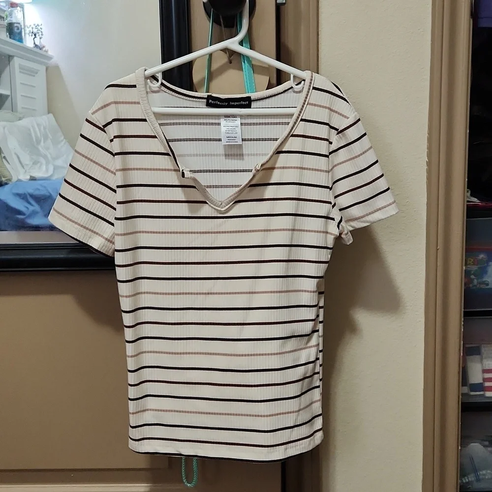 Medium polyester top - Picture 1 of 1